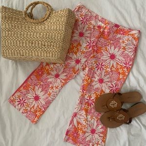 Size 4 Lilly Pulitzer “clam digger”/cropped pants. Pristine!!